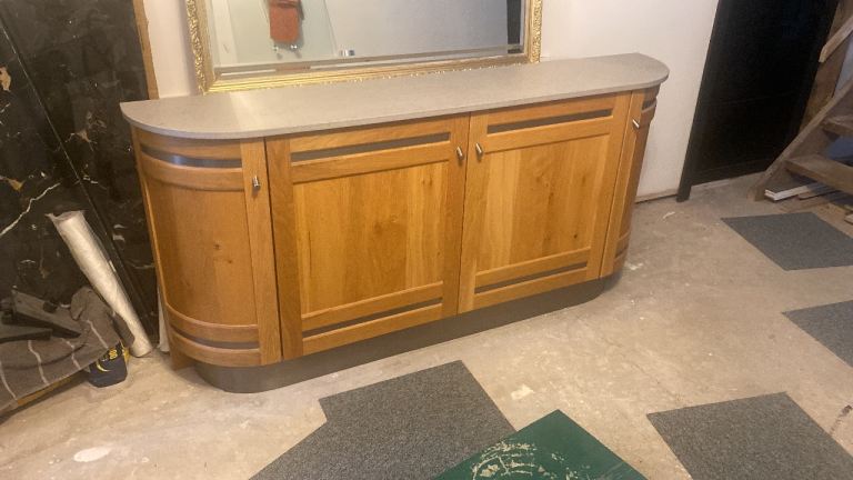 Console table / side board