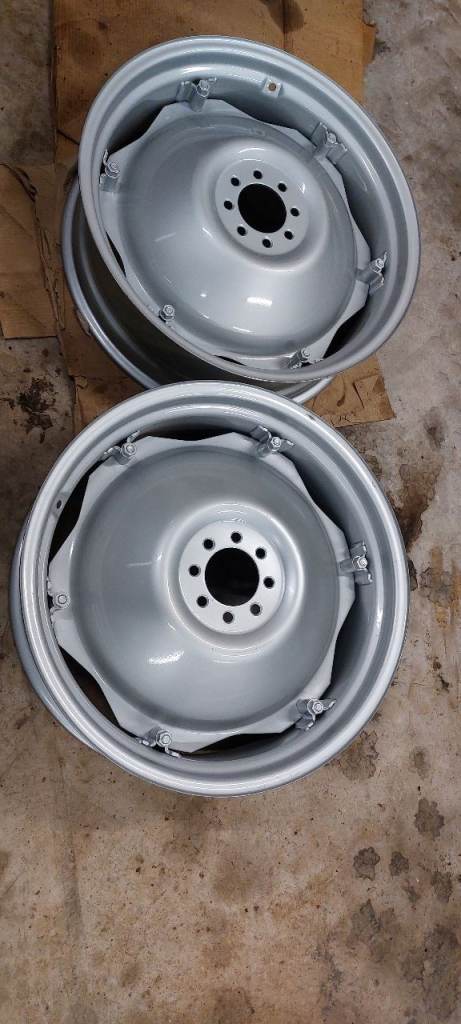 Massey ferguson rear wheels 9 x 28 for 35 135 240 new
