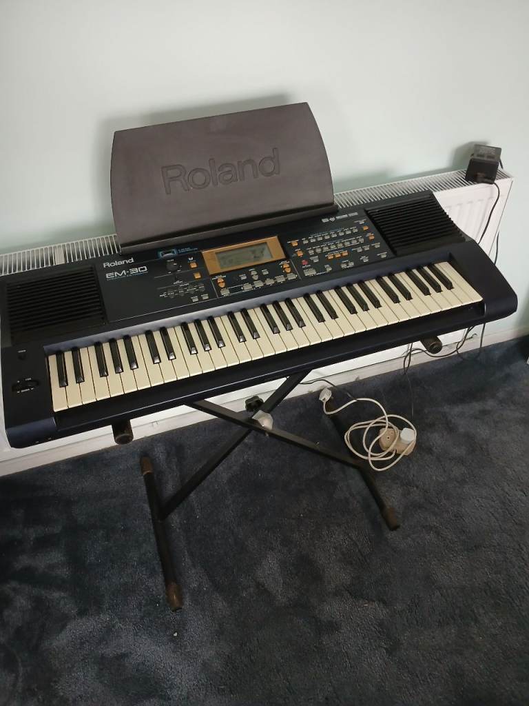 Roland keyboard EM30