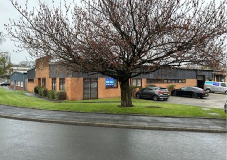 Commercial Property Knowsley FOR SALE / Vacant Possession on completion NO VAT