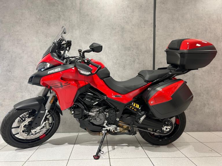 74/2024 Ducati Multistrada V2S Travel - ONLY 1467 MILES! 