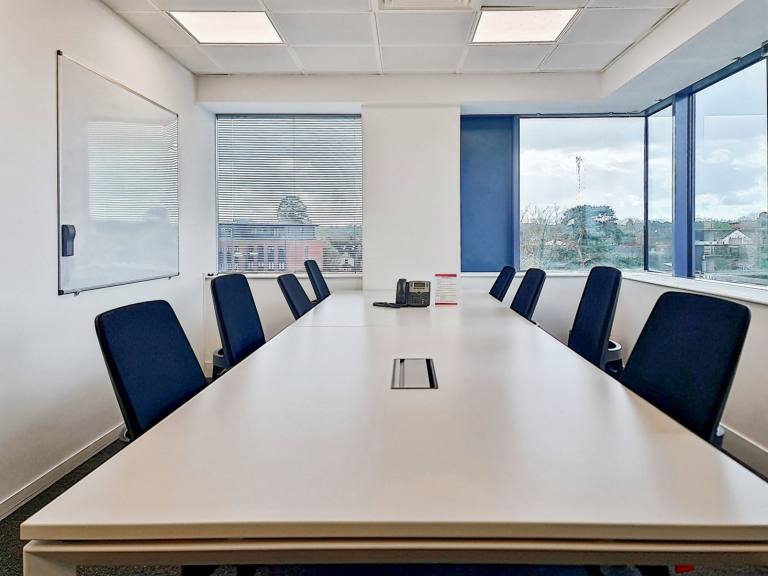 Crawley - RH10 1JH \ Flexible Office Space for Up to 10 Desks