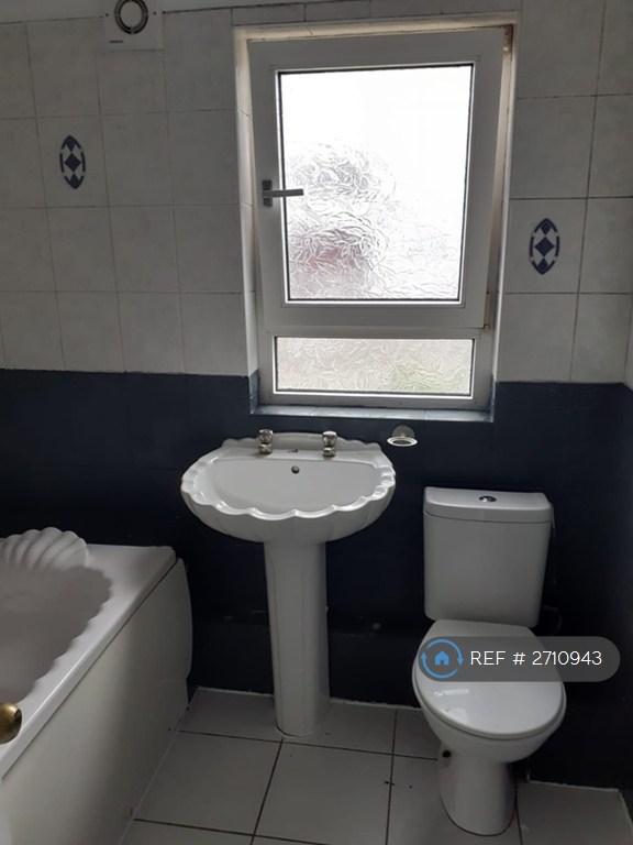 3 bedroom flat in Parnell Street, Airdrie, ML6 (3 bed) (#2710943)