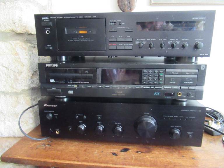 complete stereo set-up with speakers