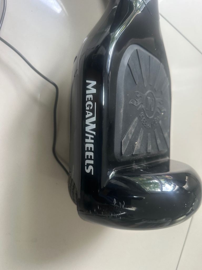 MEGAWHEELS Hoverboard – Black, Fair Condition with Scratches