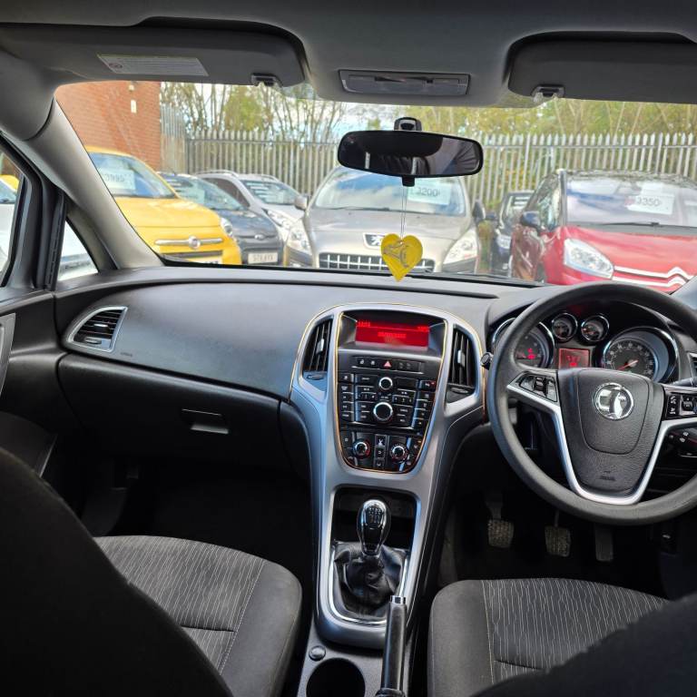 VAUXHALL ASTRA J ESTATE EXCLUSIV FACELIFT MODEL 1.7 DIESEL 110 BHP YEAR 2013 £20 ROAD TAX HPI CLEAR!