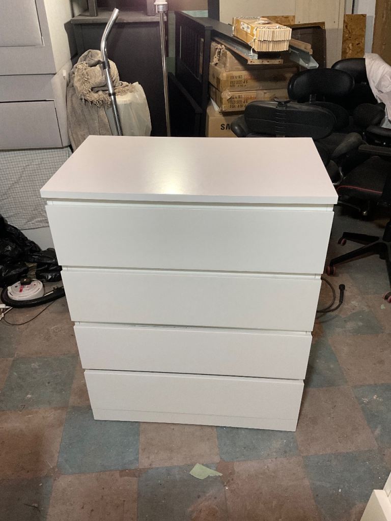 IKEA chest of 4 drawers  ( very good condition )