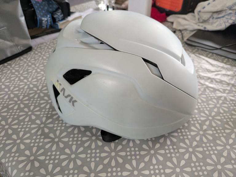 Kask wasabi road helmit.