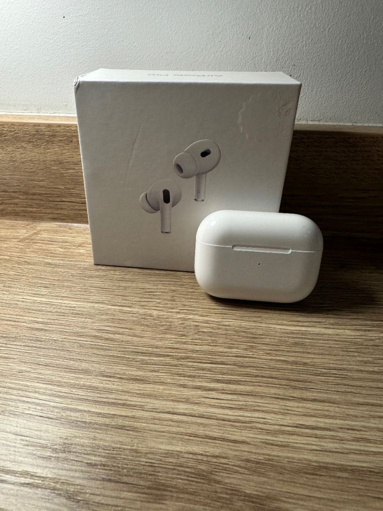AirPod pro 2 in really good condition and were rarely used 