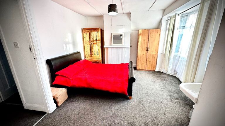 Large Double room available in West Drayton UB7 9DQ £800.00 per month