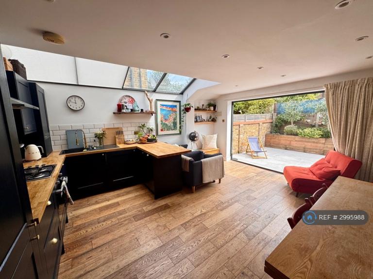 2 bedroom flat in Ulverscroft Road, London, SE22 (2 bed) (#2995988)