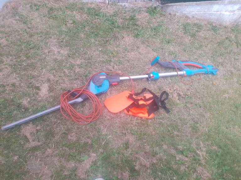 Pole hedge trimmer 