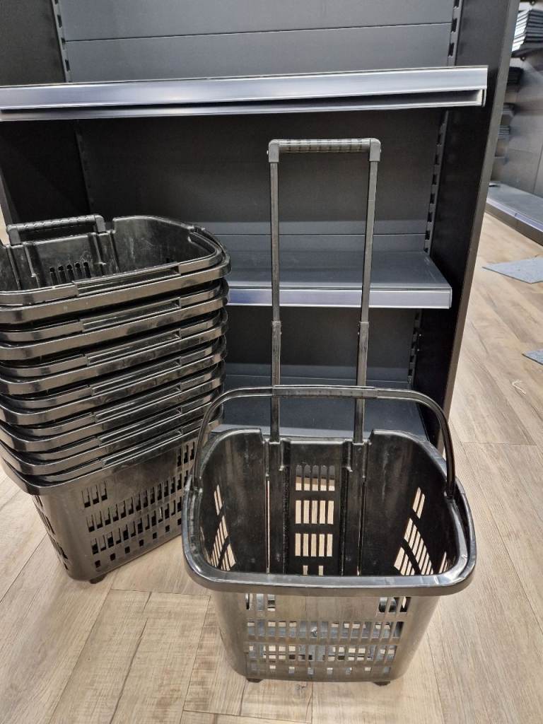 7 x plastic shopping basket with wheels