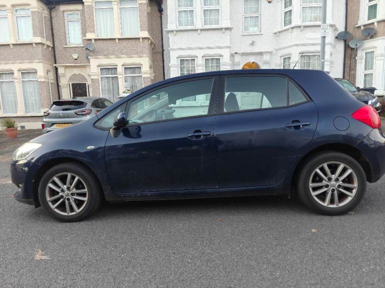 Toyota auris 1.6 petrol 1 former owner Full service history 