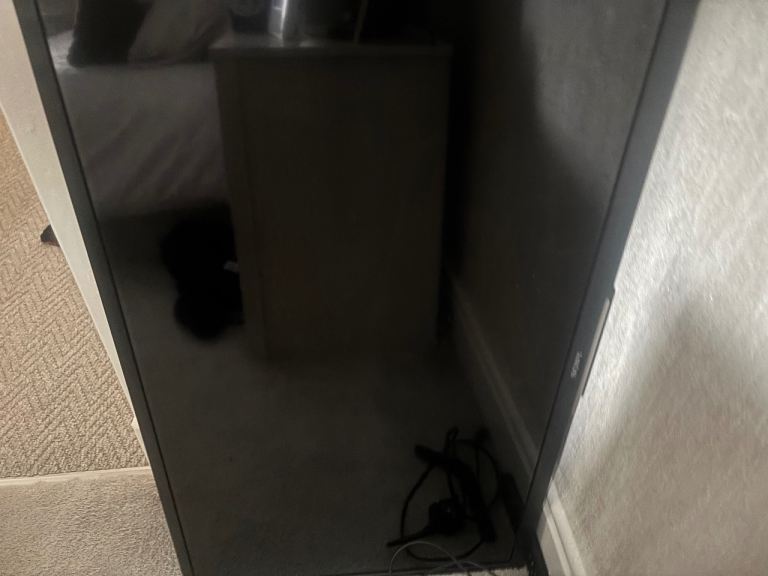 Sony Smart TV with Remote – Good Condition