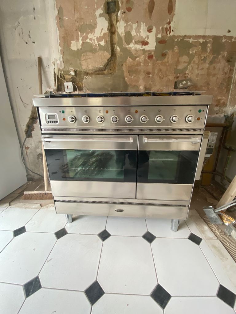 Large Stainless Steel Freestanding Gas Range Cooker
