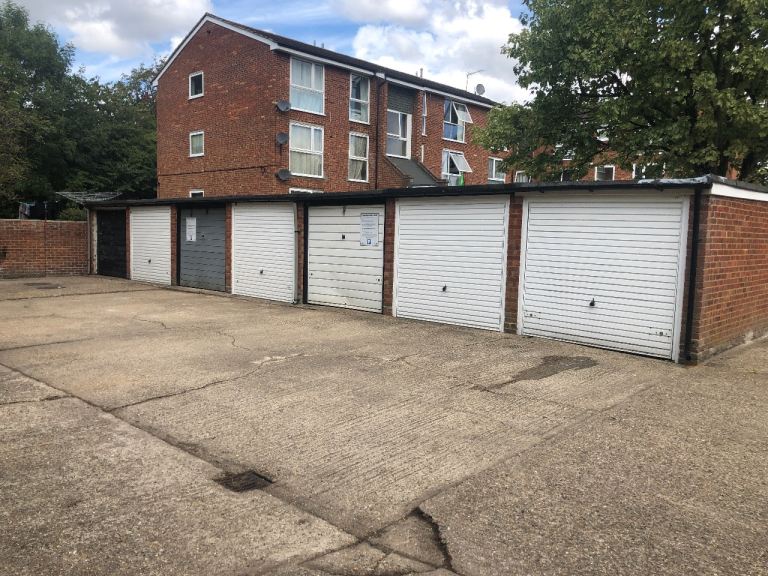 Garage To Let