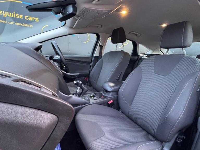 2013 Ford Focus 1.0 125 EcoBoost Titanium Navigator 5dr HATCHBACK PETROL Manual