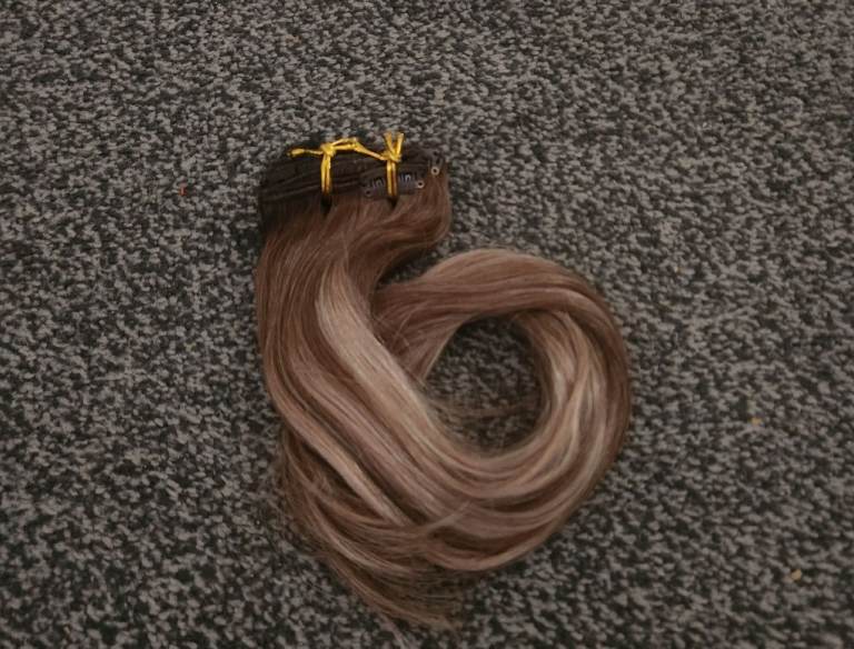 Fshine Butterfly Weft Human Hair Extensions 18 Inch Medium Brown With Light Blonde Highlights 