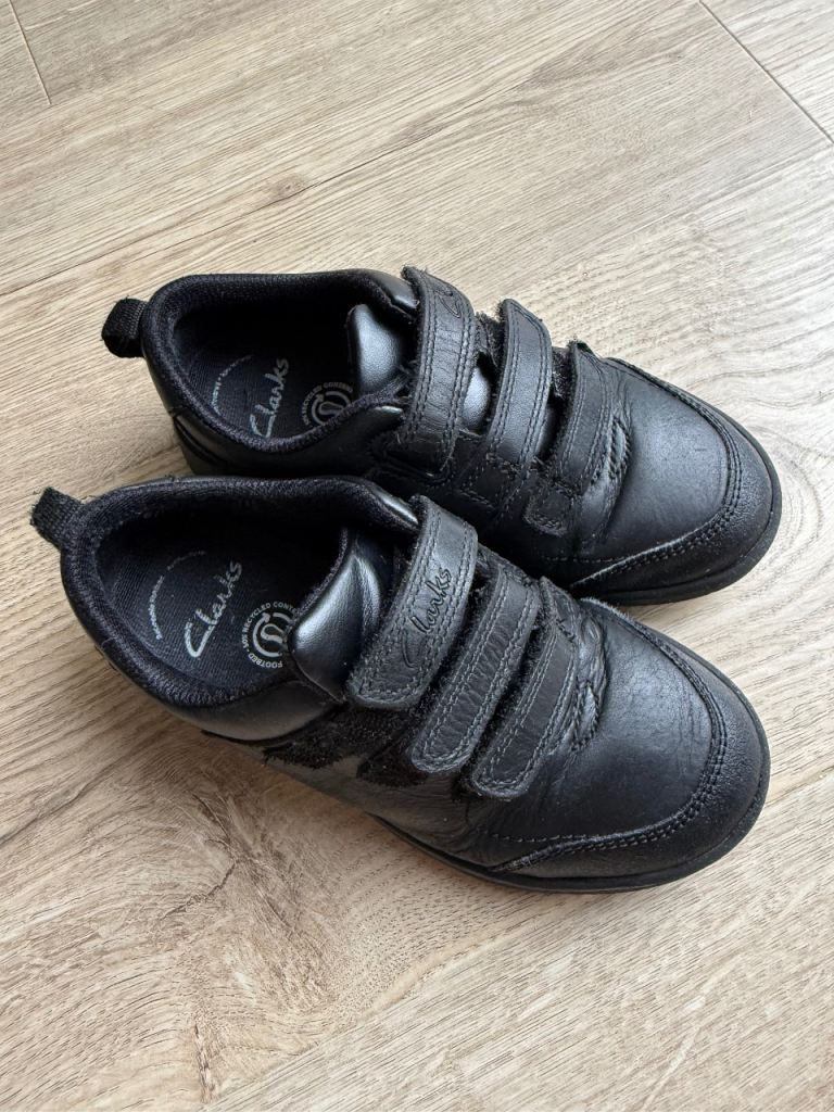 Clarks Kids School Shoes size 10/28