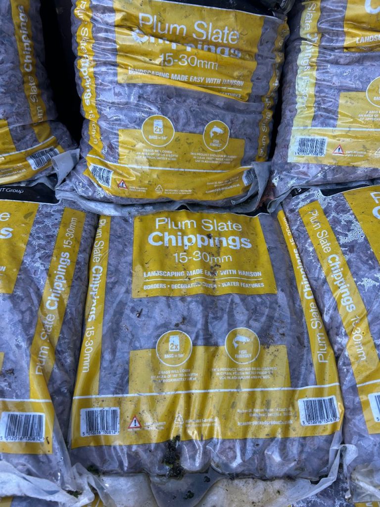 Decorative stone chippings