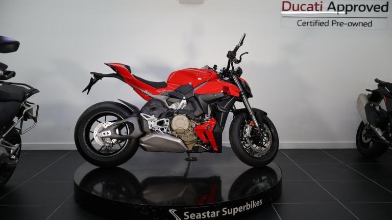 DUCATI STREETFIGHTER V4 - PRE REGD - 2025/6 MY - 10 MILES