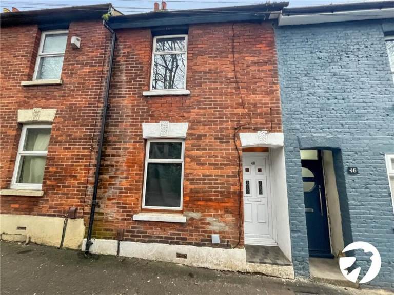 3 bedrooms Company let house in Chatham 