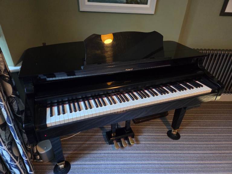 Roland KR-15M mini grand piano