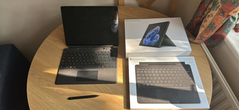 Surface pro 9 i7 16gb 256 with slim pen and keyboard