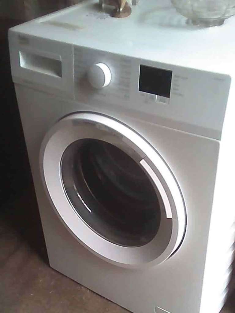 WHITE 'BEKO' WASHING MACHINE. 8KG - 1200 SPIN. GOOD WORKING ORDER. VIEWING / DELIVERY 