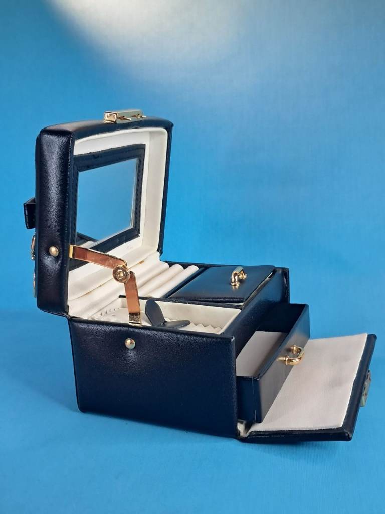 Dulwich Designs Genuine Leather Jewellery Box, .as seen. 