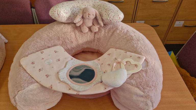Mamas & Papas Welcome to the World Sit & Play Bunny Interactive Seat – Pink