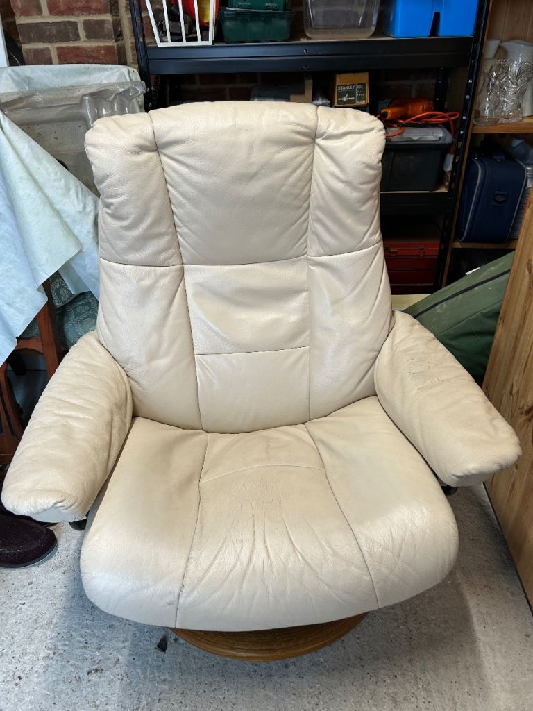 Stressless armchairs and stool