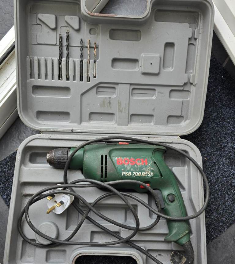 Bosch PSB 700 RES Impact Drill with Case & Bits