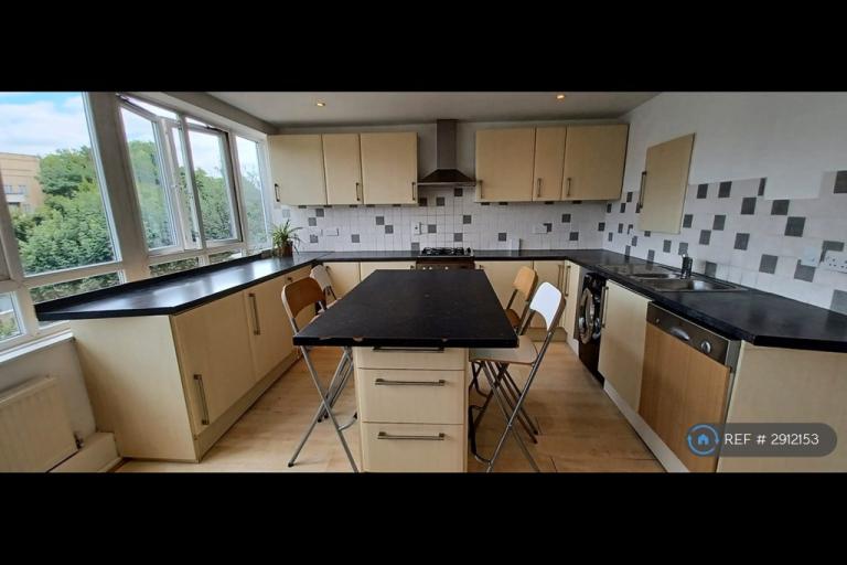 3 bedroom flat in Clearbrook Way, London, E1 (3 bed) (#2912153)
