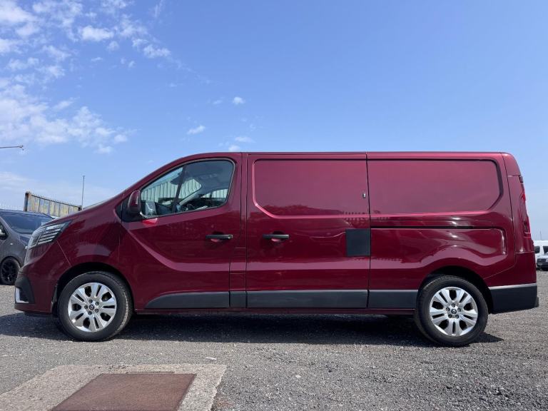 2022 Renault Trafic 2.0 DCI Sport 150BHP LL30 LWB. Same as Nissan Primastar. 