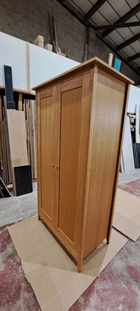 Wardrobe and drawers set