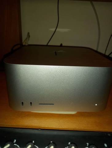 Mac Studio 2023 M2 Max 12-Core CPU 30-Core GPU 32GB RAM 512GB SSD
