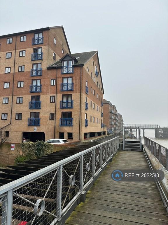 1 bedroom flat in Crawley Court, Gravesend, DA11 (1 bed) (#2822518)