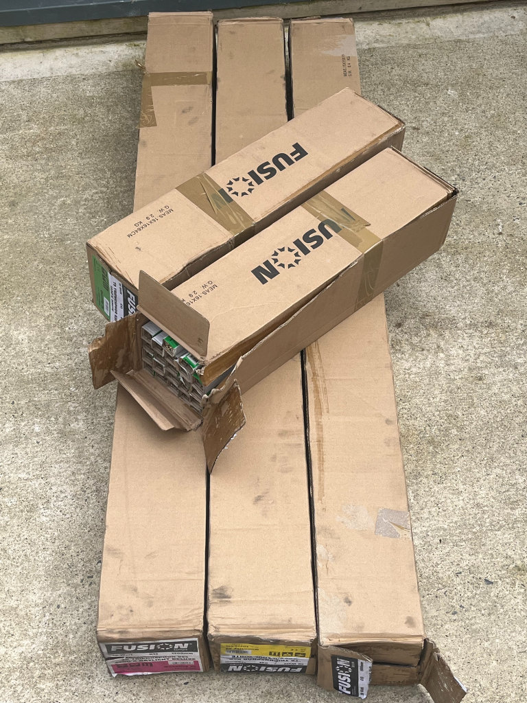 New Triphosphor Fluorescent Tubes T8 600mm 1500mm JOB LOT 119 pcs Lamp