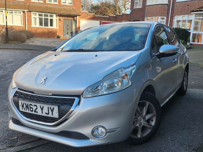 Peugeot, 208, Hatchback, 2013, Manual, 1397 (cc), 5 doors