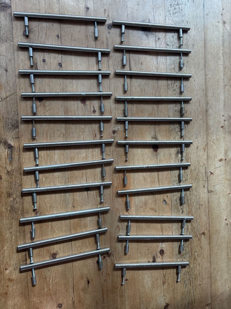 22 solid kitchen handles