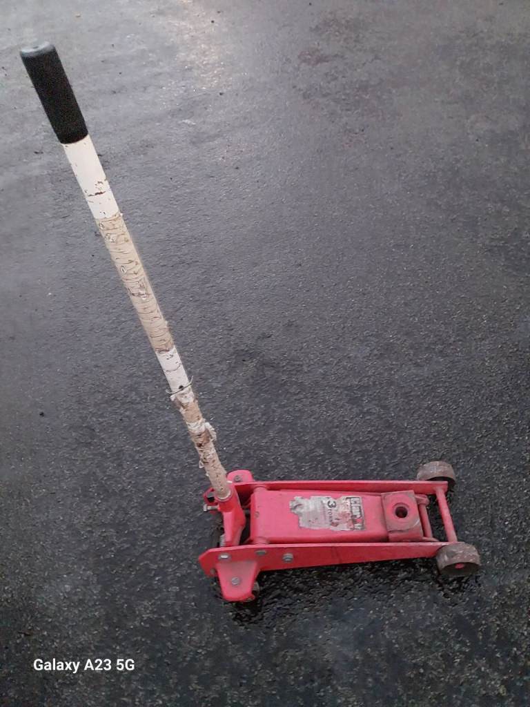 3T car jack and 2T 