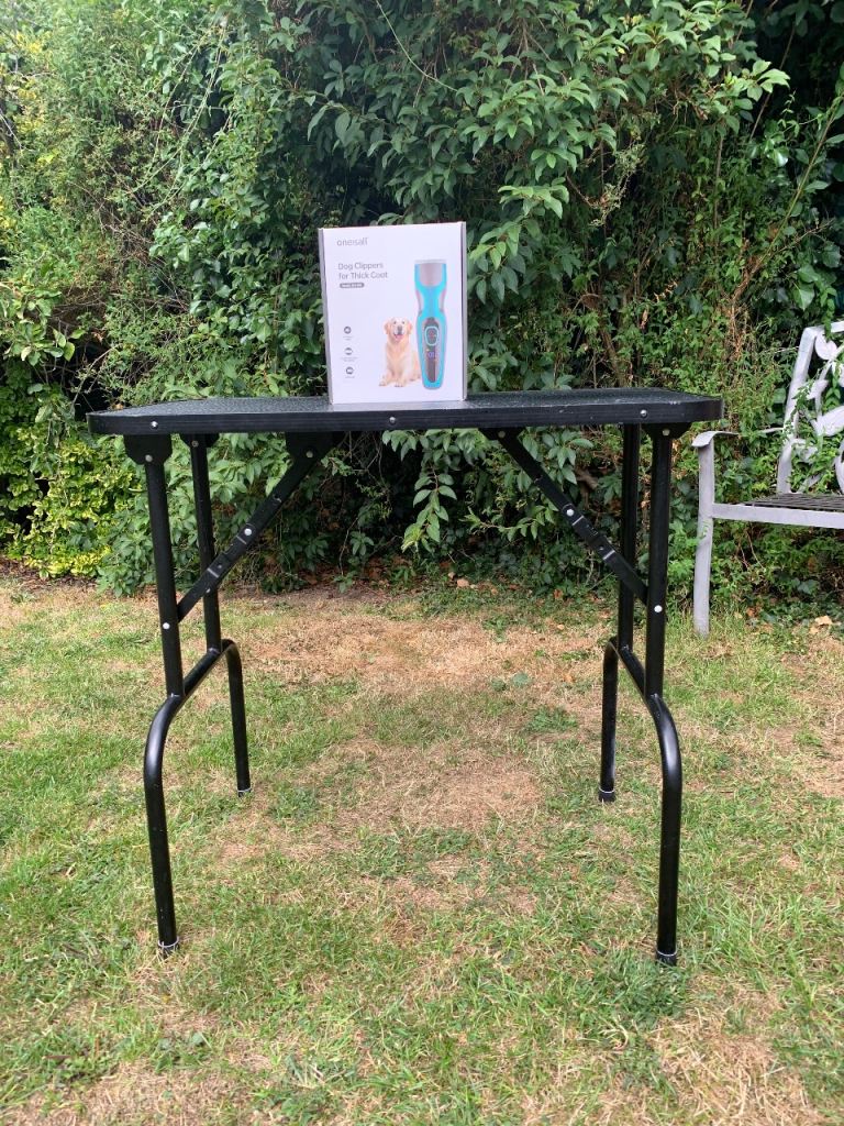 Dog Grooming Table including Clippers