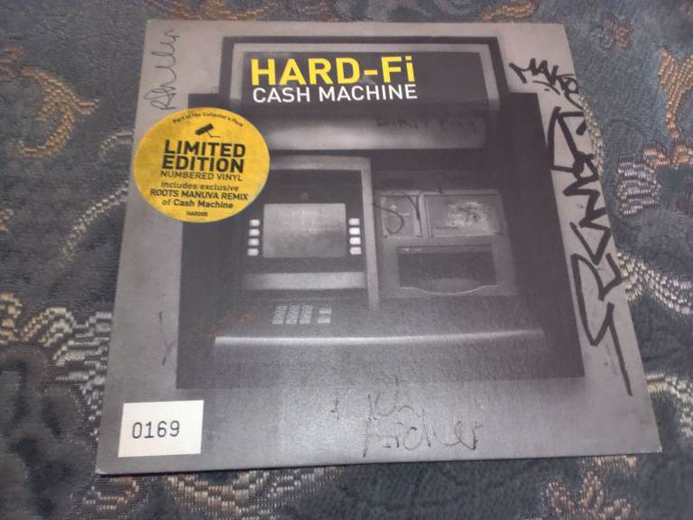 HARD-Fi CASH MACHINE SIGNED,NUMBERED,LIMITED EDITION YELLOW VINYL EXCELLENT CONDITION.