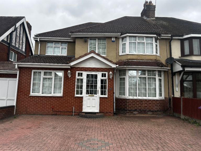 Spacious 4-Bedroom Family Home – Goldthorn Park – £1,500 PCM