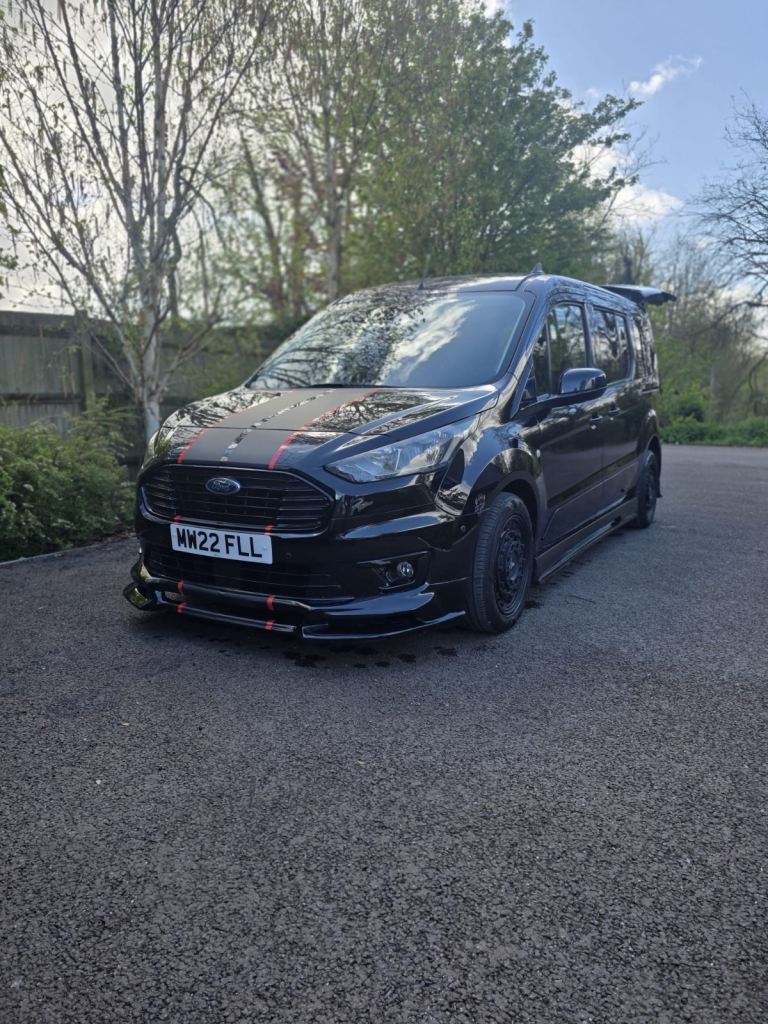 STUNNING FORD GRAND TOURNEO CONNECT 1.5 ECO AUTOMATIC