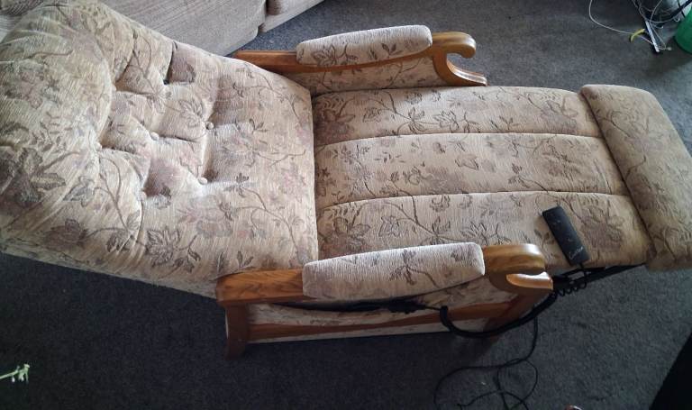 Riser/Recliner Chair