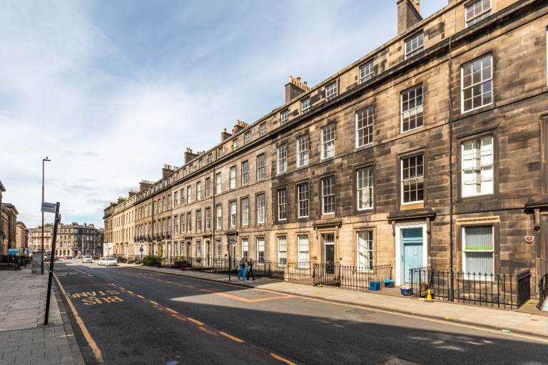 Refurbished, 6 bedroom, 2nd floor HMO (pending) flat in very central location - available September
