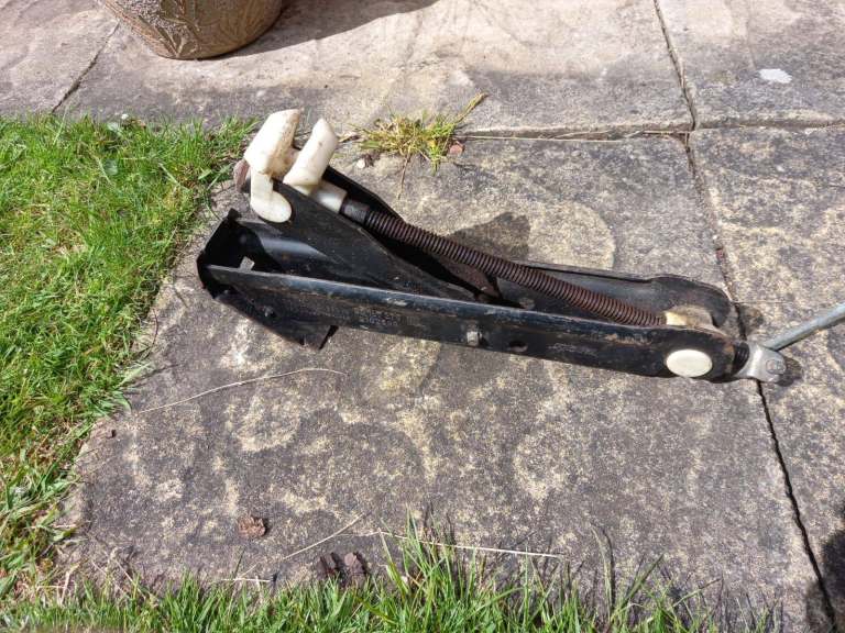  CAR JACK & CARAVAN WHEELBRACE. (WHEELBRACE FOLDS UP)